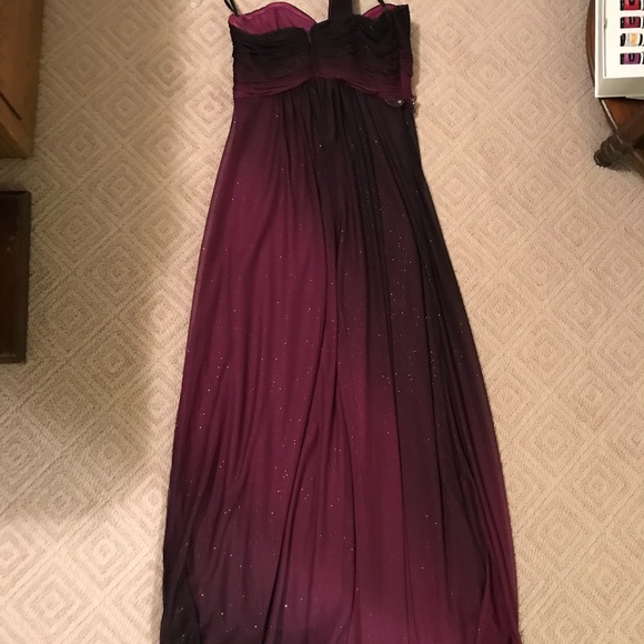 Dresses - Picture 3 of 6